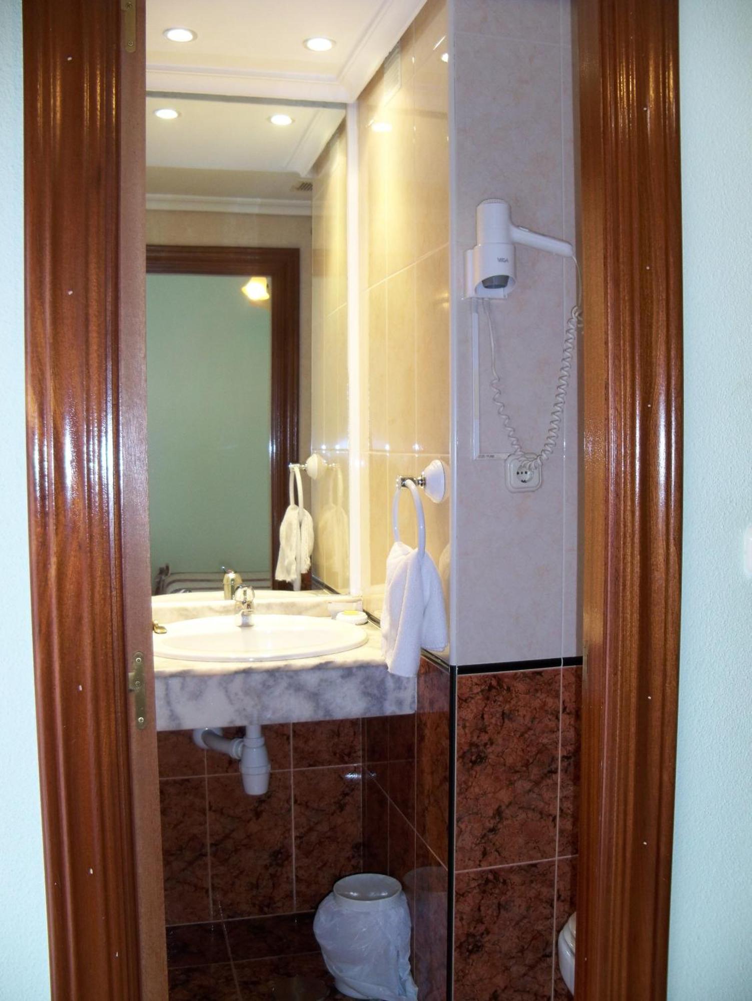 Hostal Virgen Del Villar Laguna de Duero Buitenkant foto