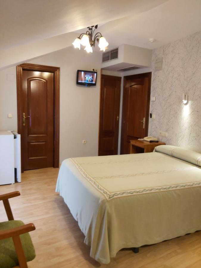 Hostal Virgen Del Villar Laguna de Duero Buitenkant foto