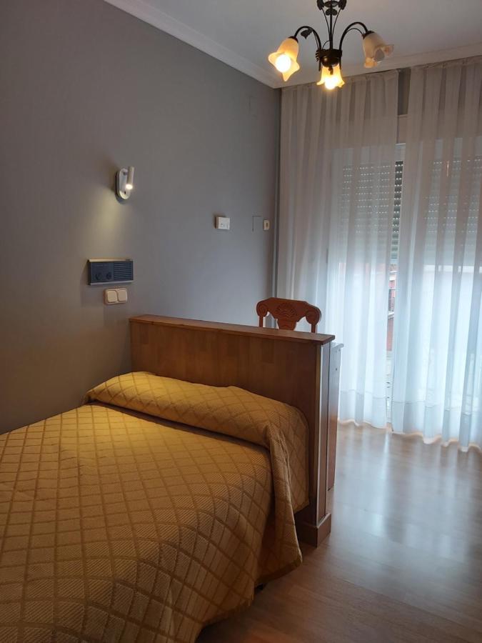 Hostal Virgen Del Villar Laguna de Duero Buitenkant foto