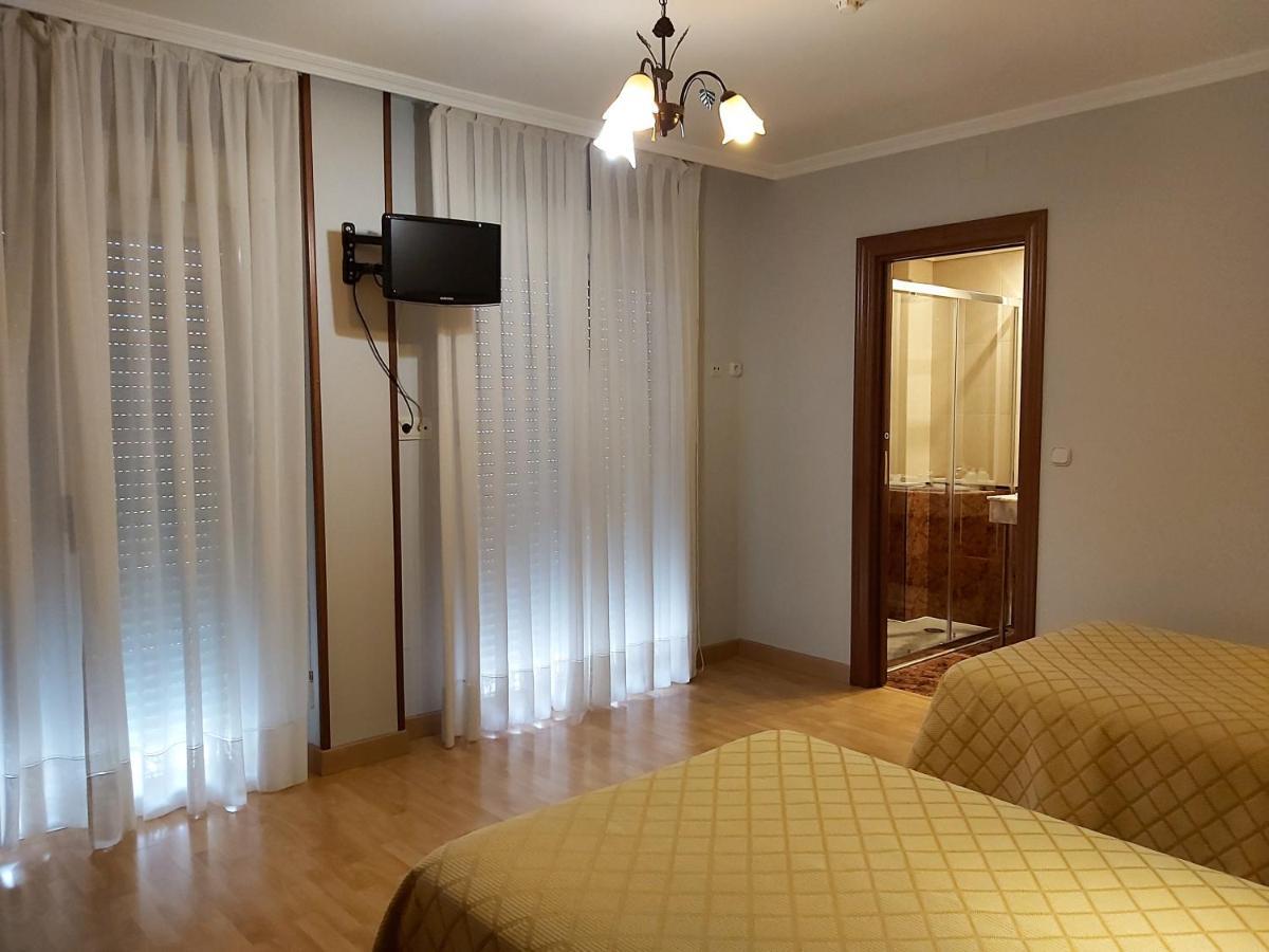 Hostal Virgen Del Villar Laguna de Duero Buitenkant foto
