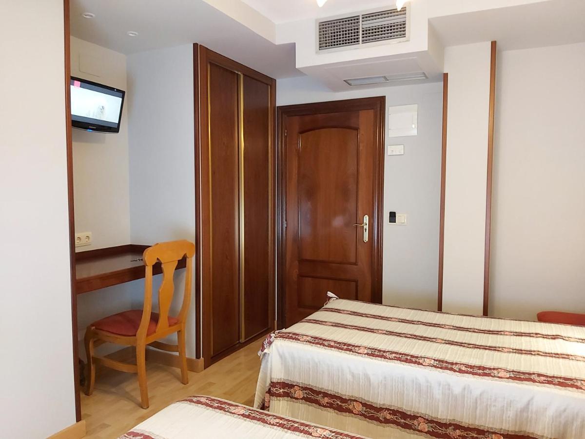Hostal Virgen Del Villar Laguna de Duero Buitenkant foto