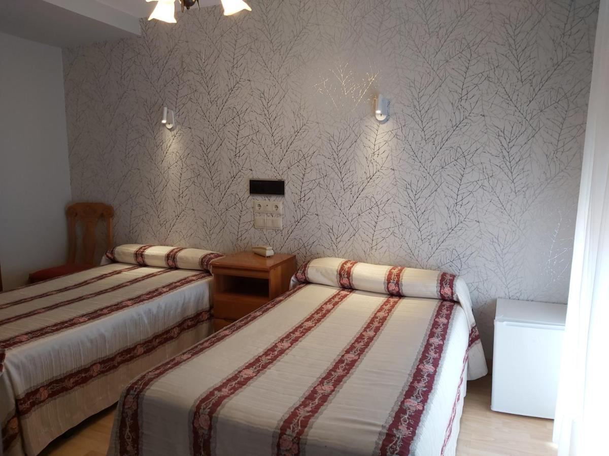 Hostal Virgen Del Villar Laguna de Duero Buitenkant foto