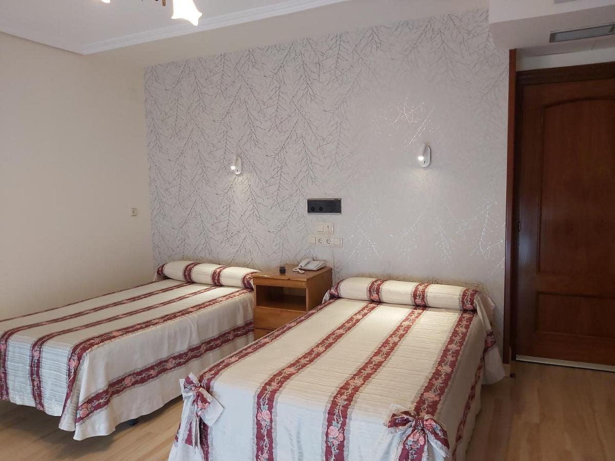 Hostal Virgen Del Villar Laguna de Duero Buitenkant foto